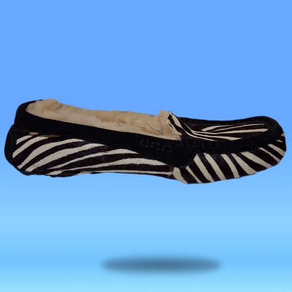 UGG Zebra Print Moccasins Sherpa/Wool Women's Size 9 - Picture 3 of 15